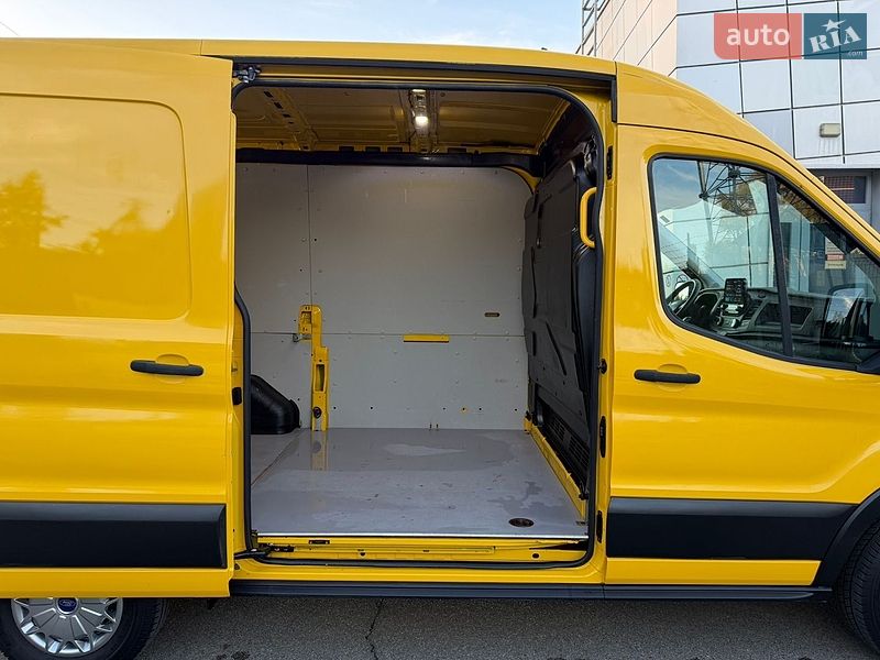 Вантажний фургон Ford Transit 2022 в Ірпені