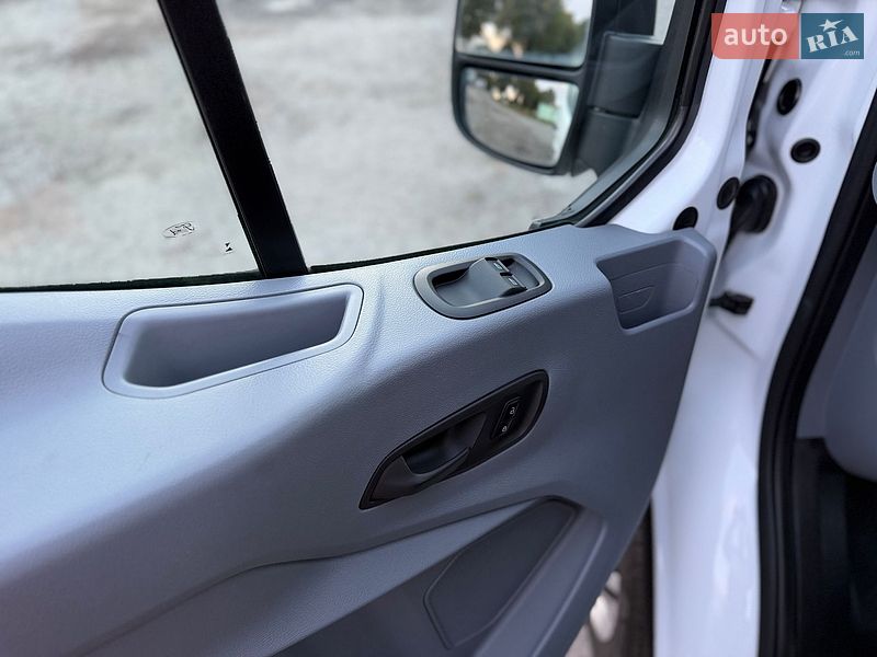 Вантажний фургон Ford Transit 2016 в Дубні