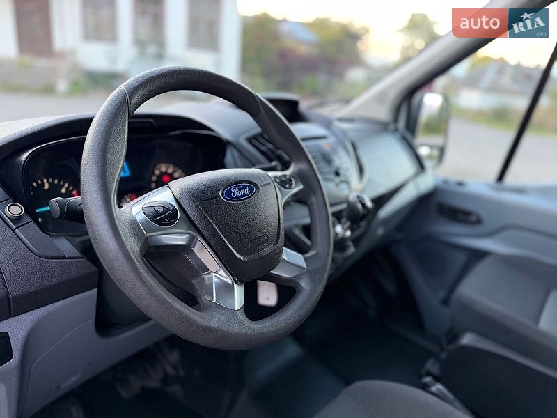 Вантажний фургон Ford Transit 2016 в Дубні