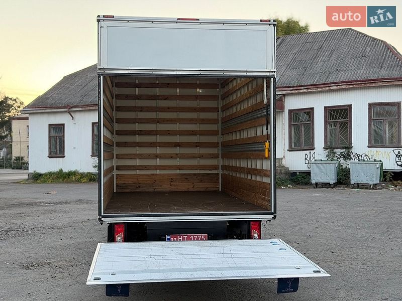 Вантажний фургон Ford Transit 2016 в Дубні