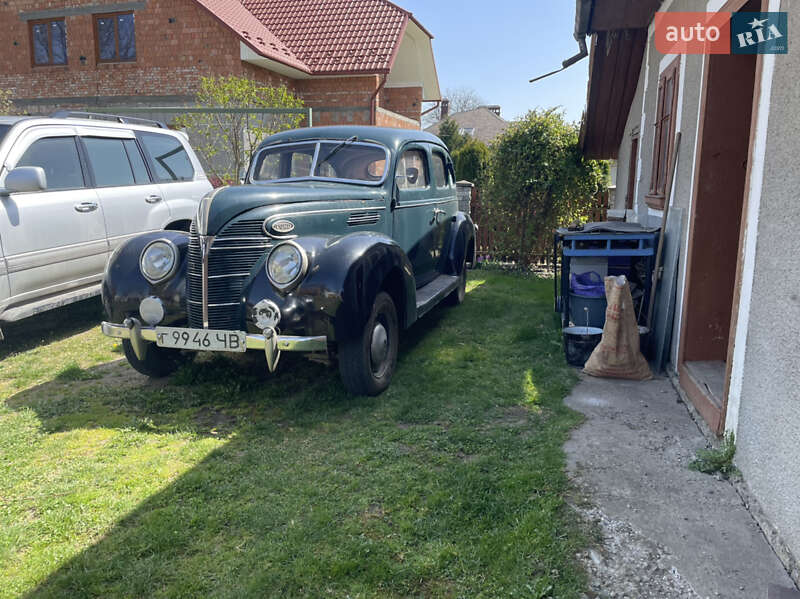 Седан Ford V8 1938 в Чернівцях