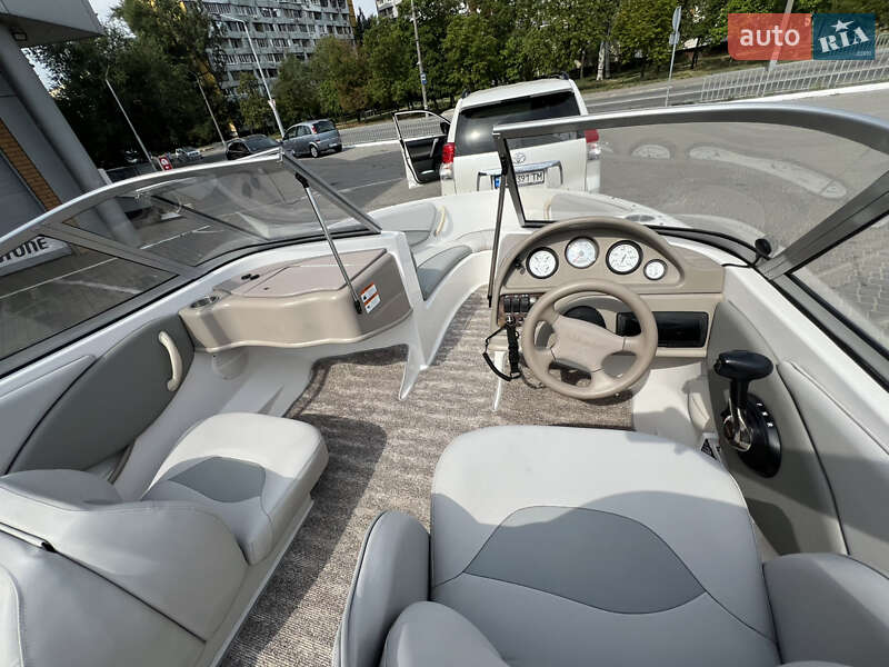Катер Four Winns Freedom 2003 в Днепре