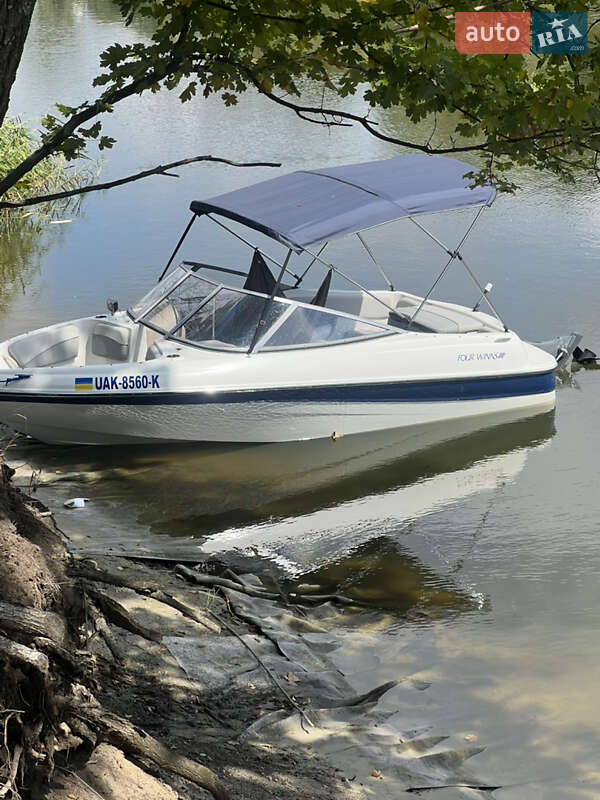 Катер Four Winns Freedom 2003 в Днепре
