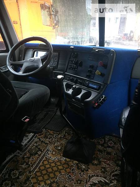 Тягач Freightliner Columbia 2003 в Киеве