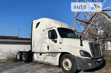 Тягач Freightliner Columbia 2012 в 