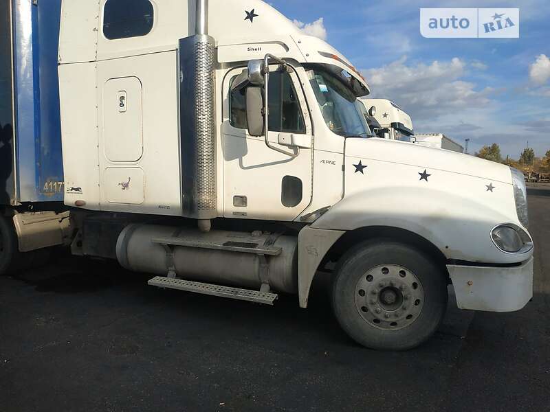 Тягач Freightliner Columbia 2003 в Покрове