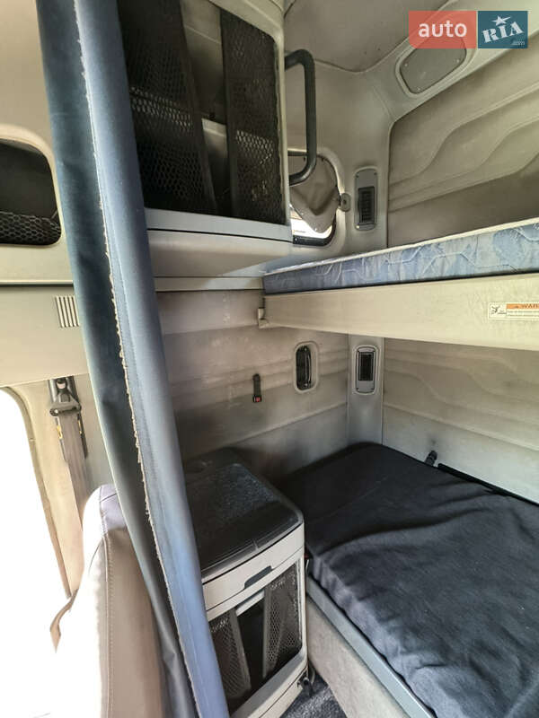 Контейнеровоз Freightliner Columbia 2003 в Арбузинці