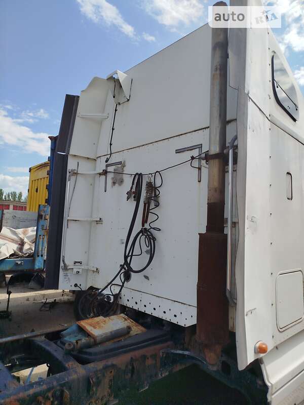 Тягач Freightliner Conventional 2002 в Запоріжжі