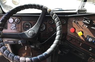 Тягач Freightliner FLD 2000 в 