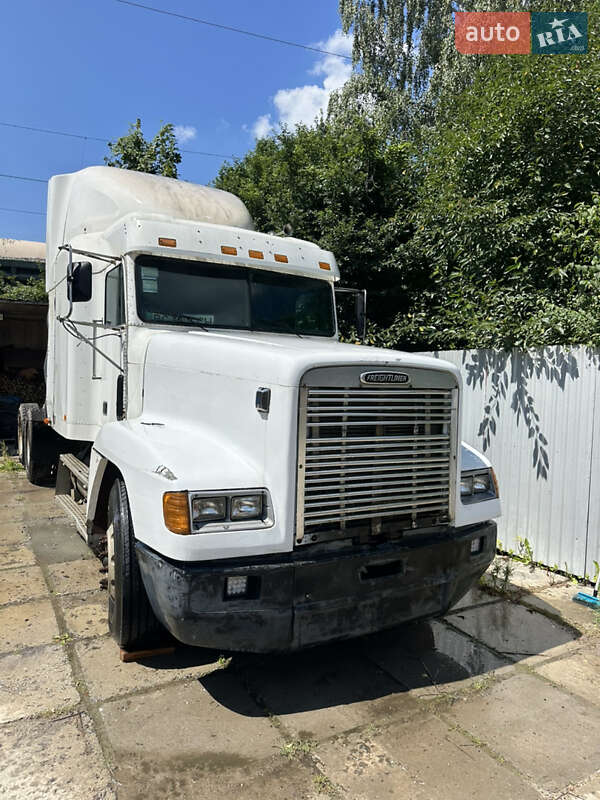 Тягач Freightliner FLD 2001 в Львове