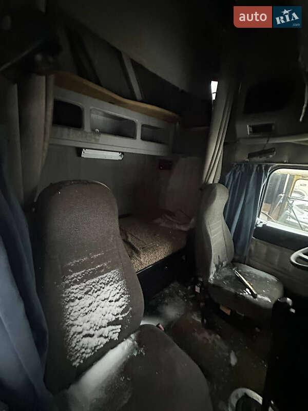 Тягач Freightliner FLD 2002 в Киеве