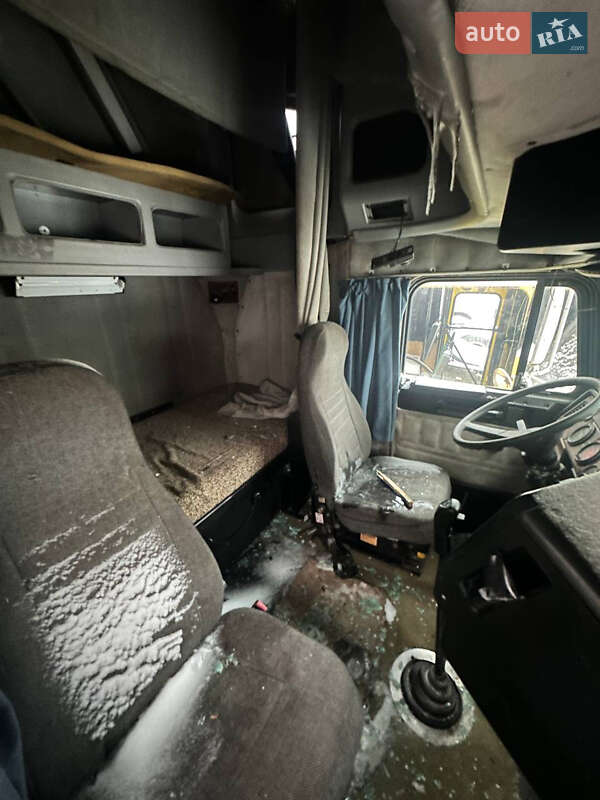 Тягач Freightliner FLD 2002 в Киеве