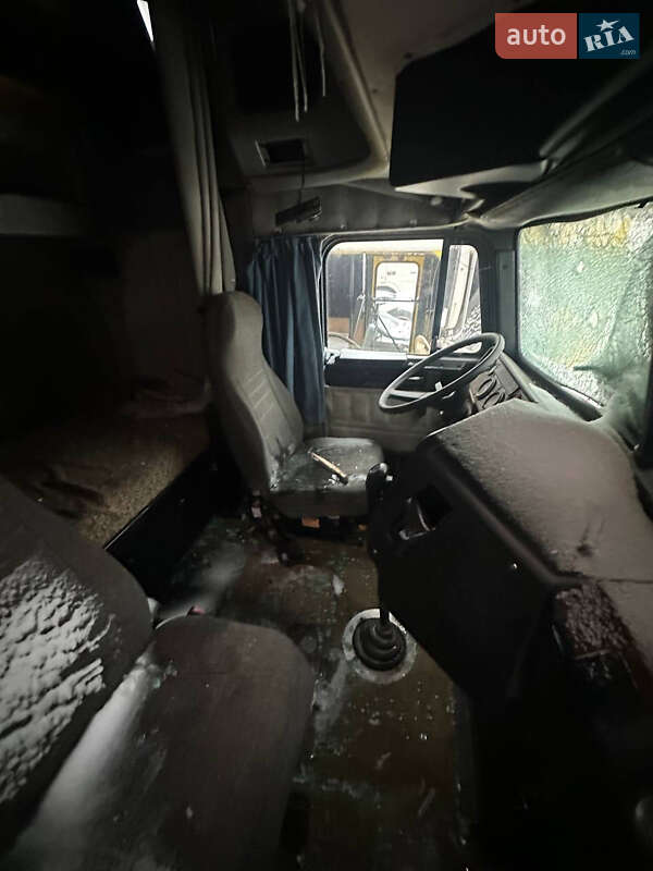 Тягач Freightliner FLD 2002 в Киеве