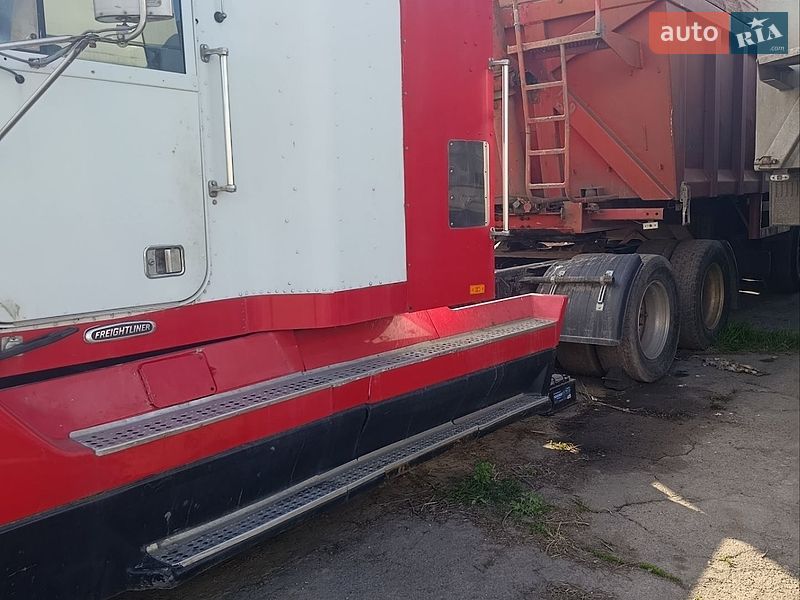 Тягач Freightliner FLD 2001 в Ровно