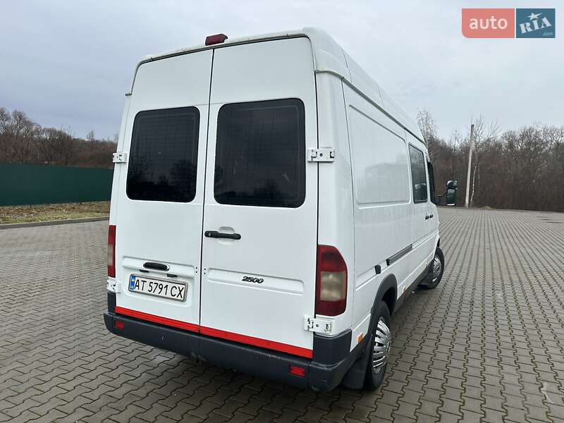 Грузопассажирский фургон Freightliner Sprinter 2005 в Калуше