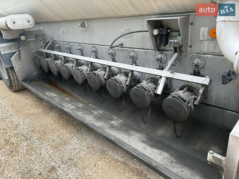 Цистерна напівпричіп Fruehauf 01Y 1997 в Черкасах