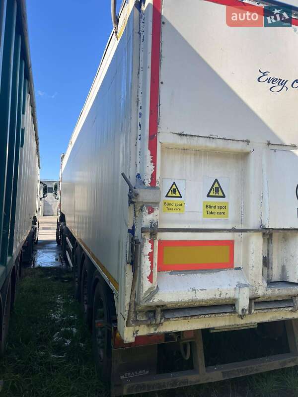 Самосвал полуприцеп Fruehauf D33C 2004 в 