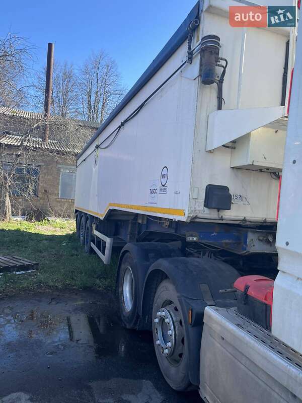 Самоскид напівпричіп Fruehauf D33C 2004 в Дніпрі