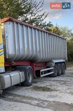 Зерновоз - напівпричіп Fruehauf DJD SA3 2003 в Красному