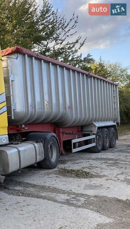 Зерновоз - напівпричіп Fruehauf DJD SA3 2003 в Красному