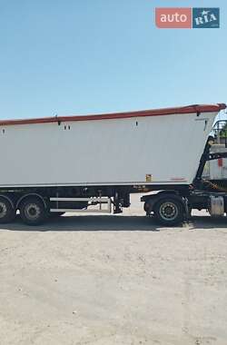 Зерновоз - напівпричіп Fruehauf F 2017 в Дніпрі