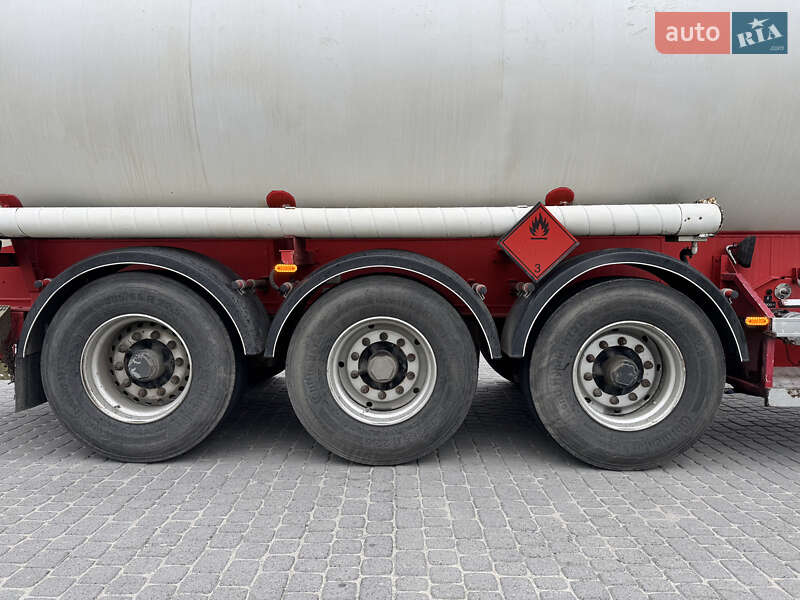 Цистерна напівпричіп Fruehauf SMB 1998 в Львові