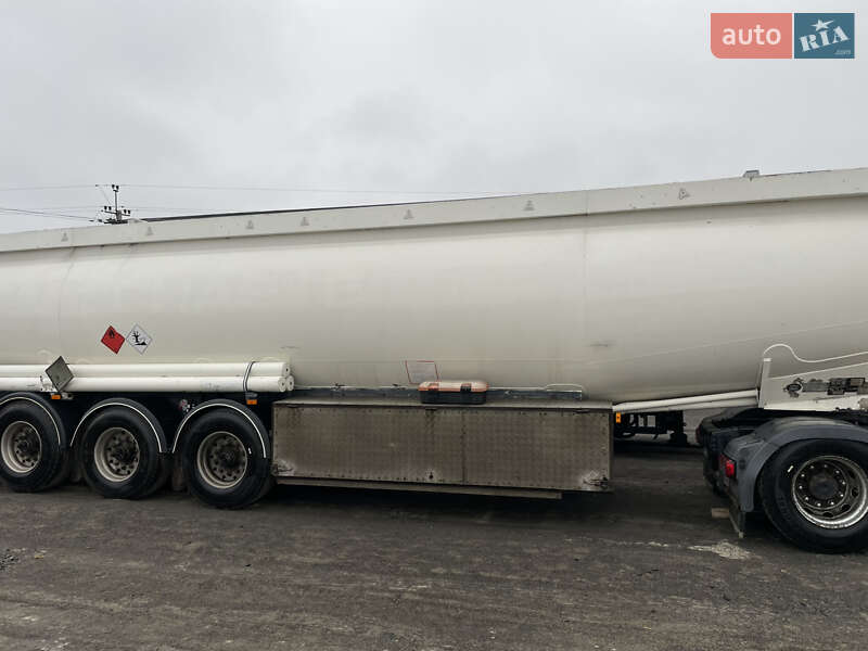 Цистерна напівпричіп Fruehauf T34 1999 в Хмельницькому