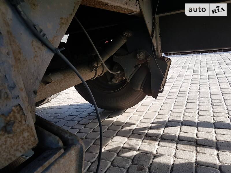 Изотермическая будка Fruehauf T34T1RP 2007 в Радехове