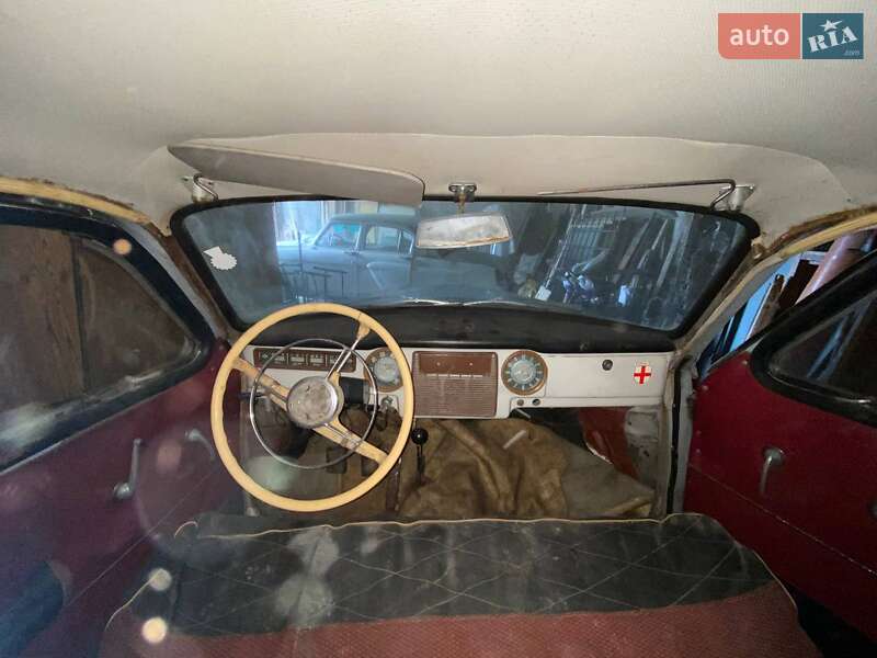 Седан FSO Warszawa 1971 в Львові