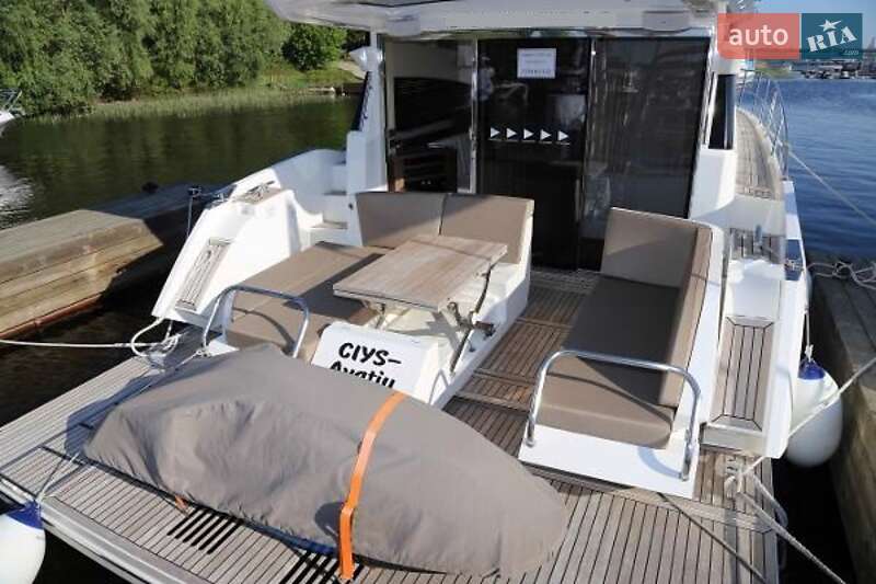 Моторная яхта Galeon 430 2012 в Киеве