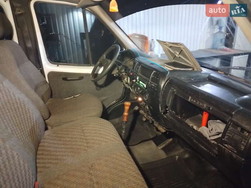 Вантажний фургон ГАЗ 2752 Соболь 2005 в Хотині