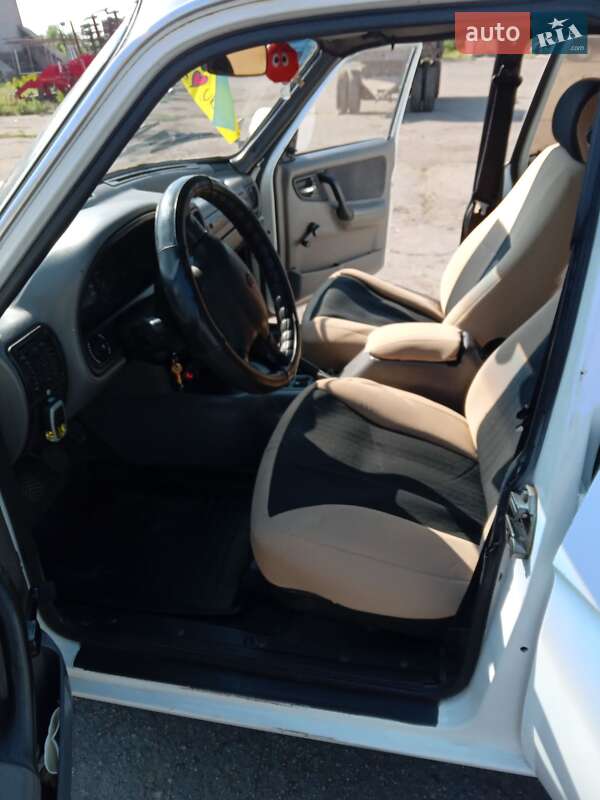 Седан ГАЗ 3110 Волга 2001 в Новій Одесі