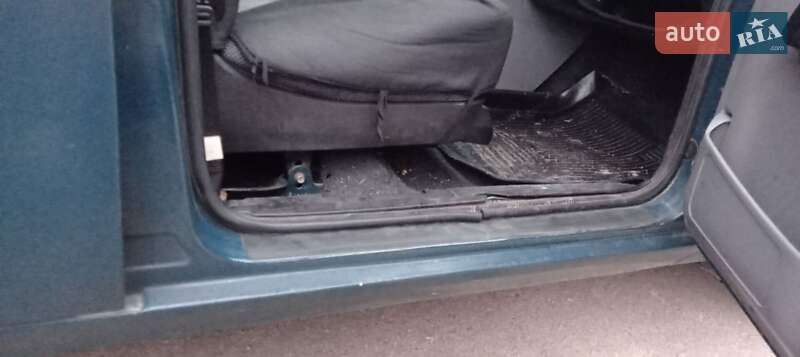 Седан ГАЗ 3110 Волга 2001 в Витовском районе