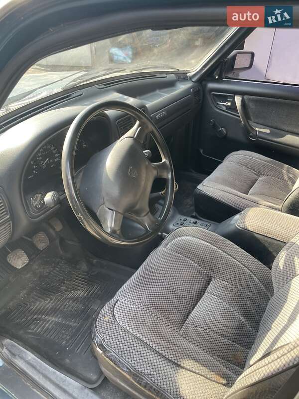 Седан ГАЗ 3110 Волга 2001 в Каменском