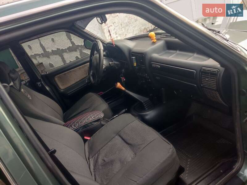 Седан ГАЗ 3110 Волга 2004 в Козельце