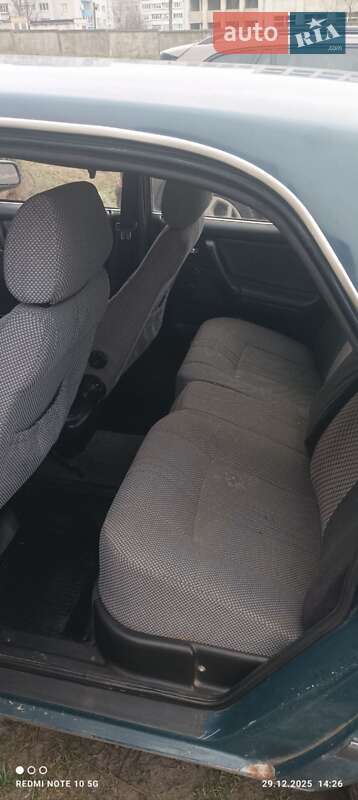 Седан ГАЗ 3110 Волга 2002 в Вараше