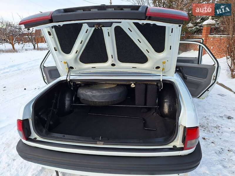 Седан ГАЗ 3110 Волга 2000 в Ізюмі