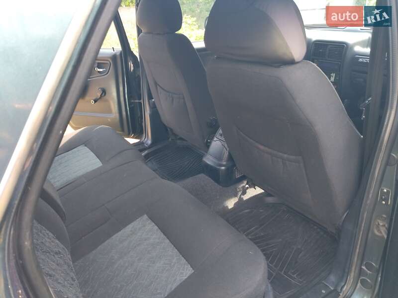 Седан ГАЗ 31105 Волга 2004 в Кривом Роге фото 7 Седан ГАЗ 31105 Волга 2004 в Кривом Роге