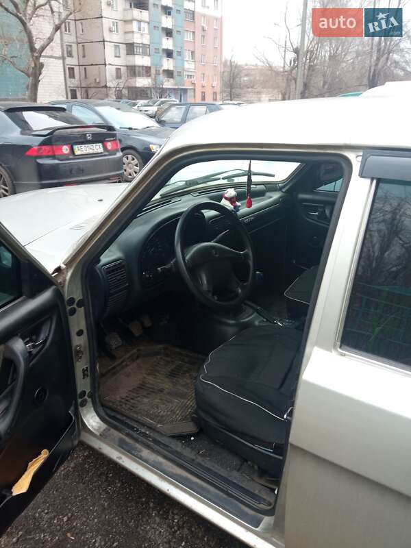 Седан ГАЗ 31105 Волга 2006 в Кривом Роге