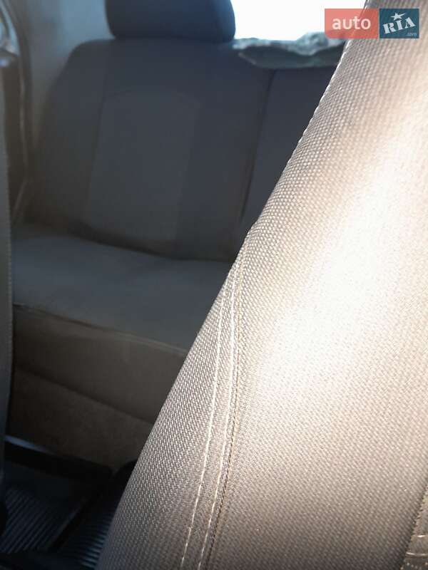 Седан ГАЗ 31105 Волга 2004 в Новому Бузі