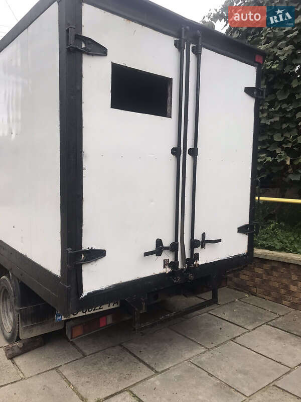 Грузовой фургон ГАЗ 3302 Газель 2003 в Солотвине