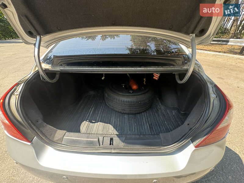 Седан Geely Emgrand 7 (EC7) 2014 в Краснограді