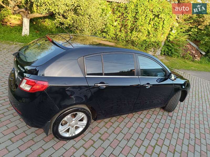 Хетчбек Geely Emgrand 7 (EC7) 2012 в Мукачевому