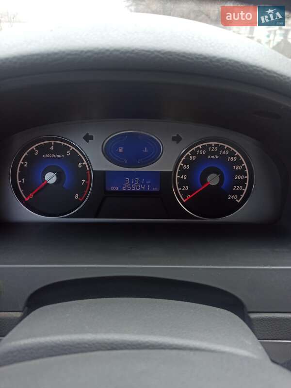 Седан Geely Emgrand 7 (EC7) 2011 в Деражні