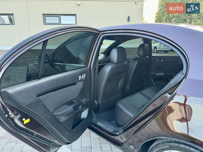Седан Geely Emgrand 7 (EC7) 2013 в Чернівцях