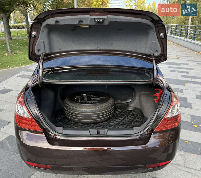Седан Geely Emgrand 7 (EC7) 2012 в Дніпрі