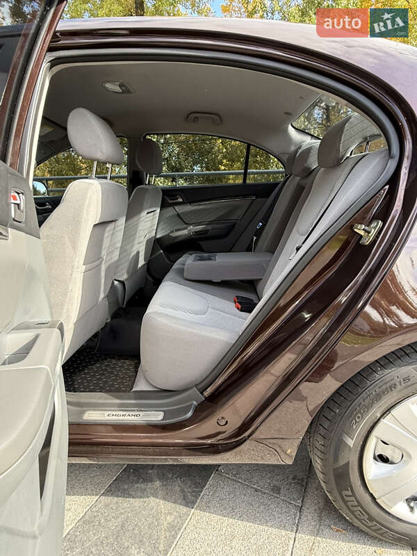 Седан Geely Emgrand 7 (EC7) 2012 в Дніпрі