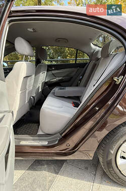 Седан Geely Emgrand 7 (EC7) 2012 в 