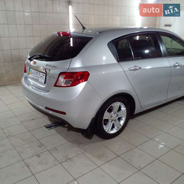 Хэтчбек Geely Emgrand EC7-RV 2012 в 