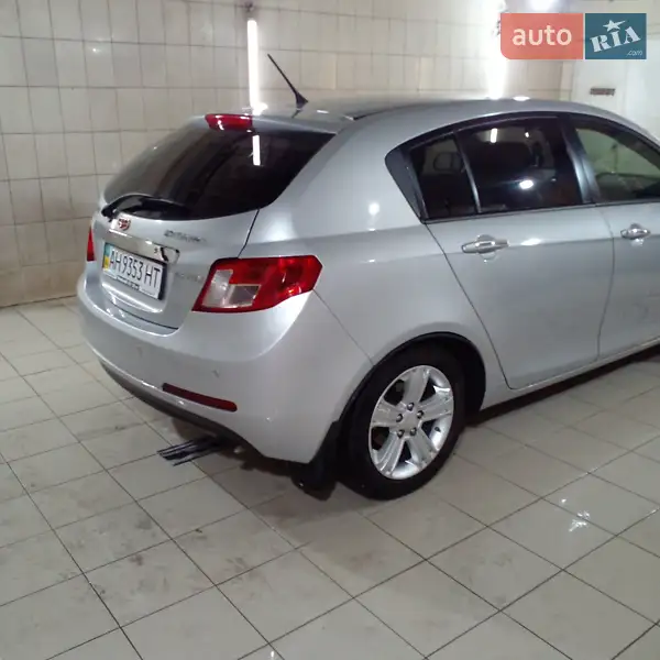 Хэтчбек Geely Emgrand EC7-RV 2012 в 